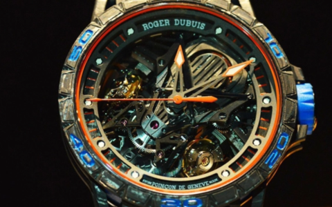 罗杰杜彼手表起雾的原因 处理罗杰杜彼手表表蒙起雾的办法